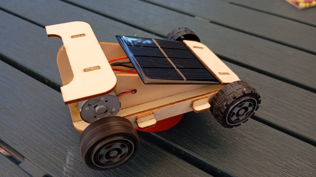 Solarni automobil